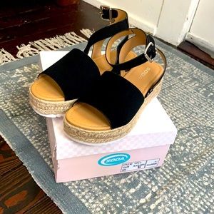 Black platform sandals